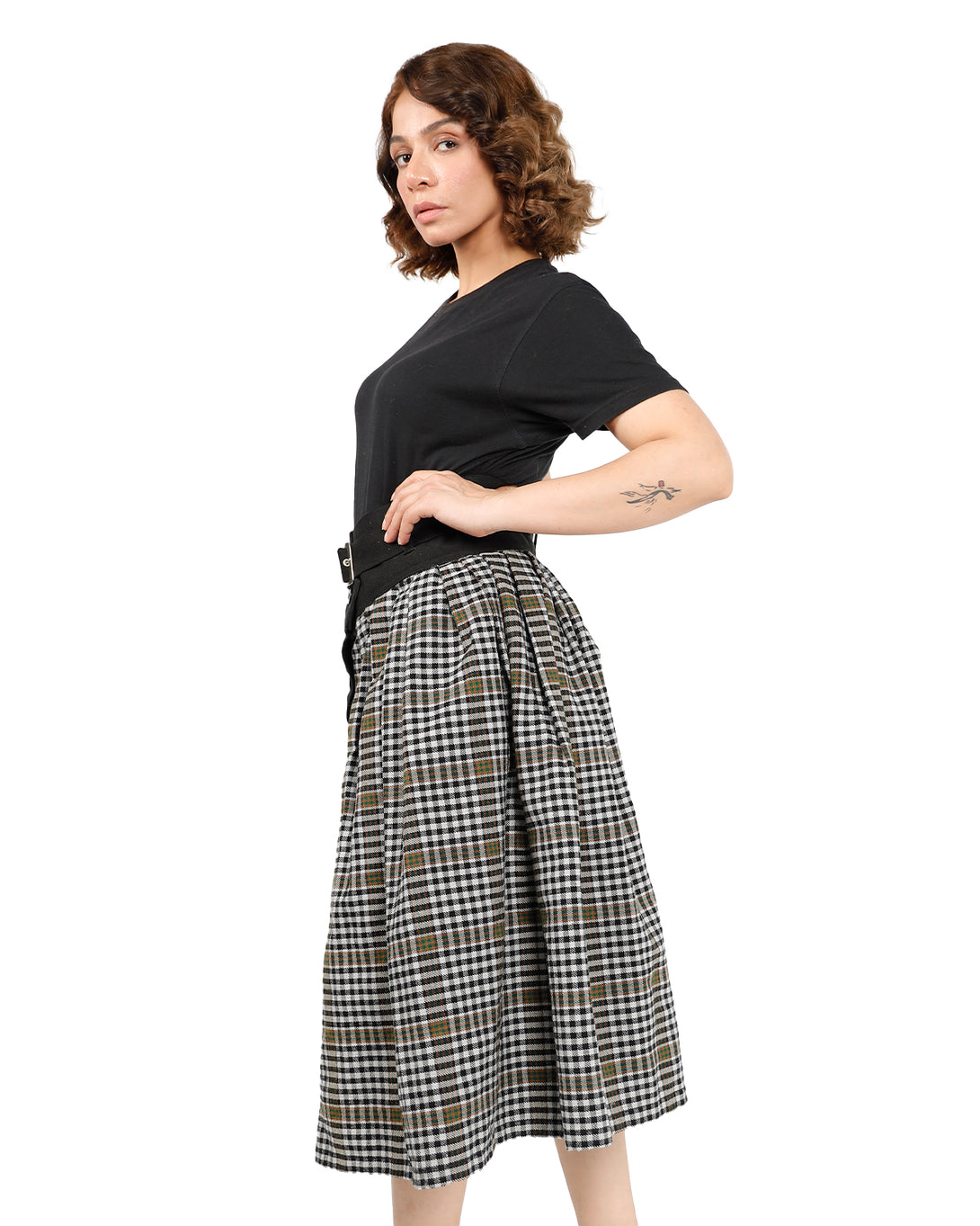 Dusk & Dawn plaid midi skirt, perfect for casual and formal wear