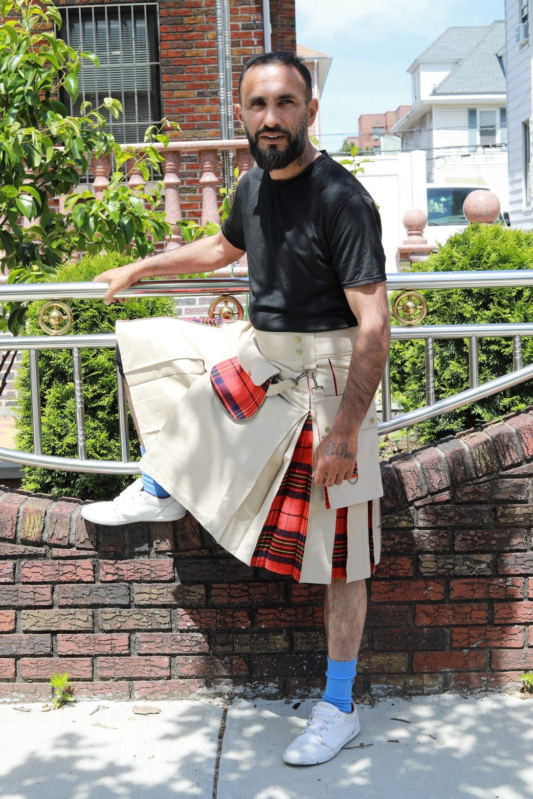 Man slaying in Midnight Hybrid Kilt